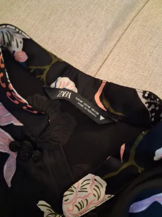 Vestido Zara corto negro con estampado