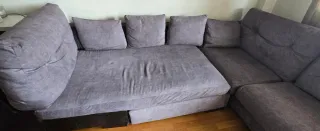 Sofá modular gris tela y mimbre