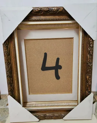 Marco de madera para lienzo de 76x53 cm.