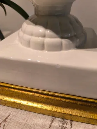 Lámpara piña de Manises. Base dorada