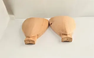 2 scudetti in vero legno. - Materiale: Legno -