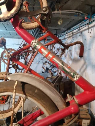 Bicicleta vintage ruedas macizas años 70