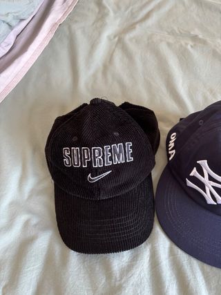 Gorra Nike x Supreme Negra Corduroy