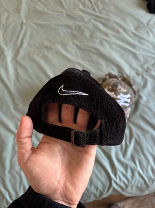 Gorra Nike x Supreme Negra Corduroy
