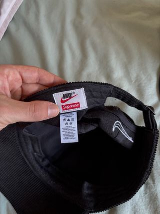 Gorra Nike x Supreme Negra Corduroy