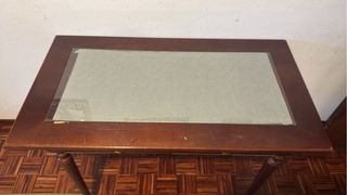 Escritorio clásico de madera y cristal