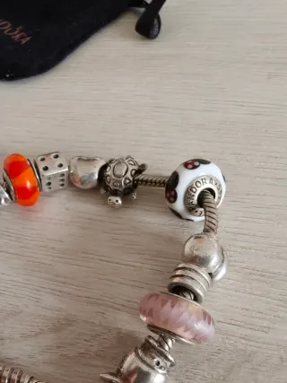 Pulsera Pandora con 13 charms sin uso