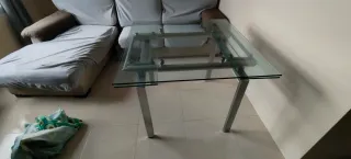 Mesa de cristal extensible.