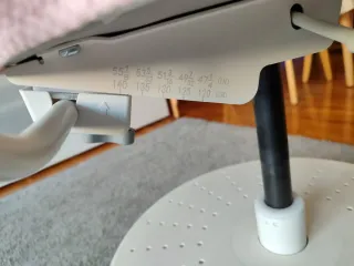 Silla de escritorio Ikea color rosa.