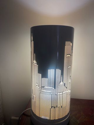 Lampara blanca de mesa, se enciente tactil