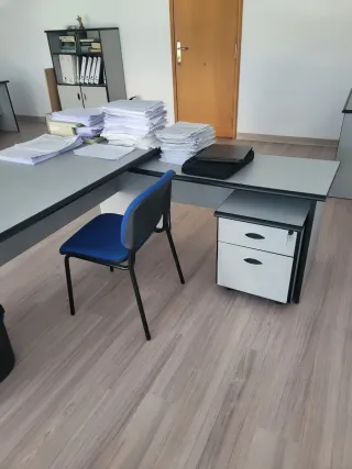 Mesas de oficina en Guarnizo. Cantabria