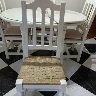 MESA DE COMEDOR Y 6 SILLAS