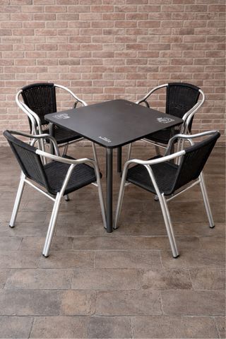 Conjunto mesa y sillas