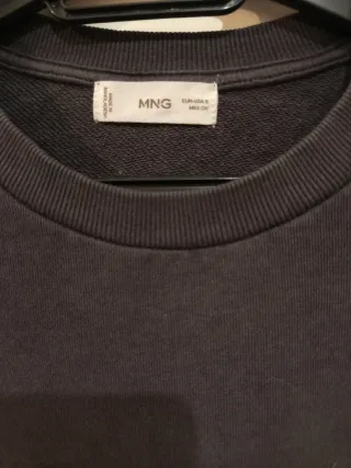 Sudadera amplia gris antracita. Mango, talla S.