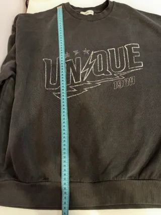 Sudadera amplia gris antracita. Mango, talla S.