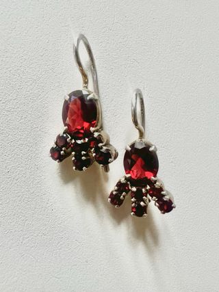 Pendientes plata de ley y granates de bohemia.