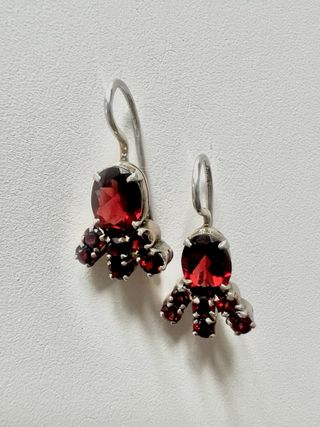 Pendientes plata de ley y granates de bohemia.