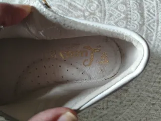 Zapatos Merceditas blancas talla 27 piel. Nuevas