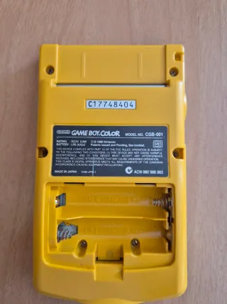 Game Boy amarilla + Pokémon Plata JAP