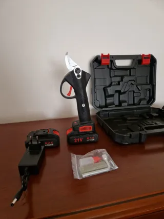 Tesoura de Poda Elétrica a Bateria 21V