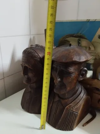 Bustos ancianos vascos madera