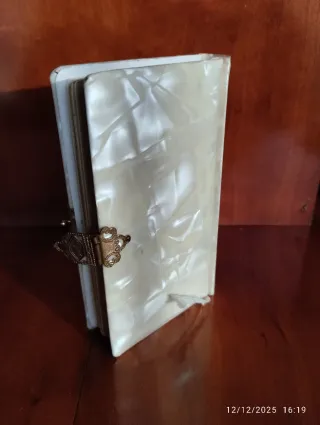 Lote de tres misales con tapa de nácar antiguos