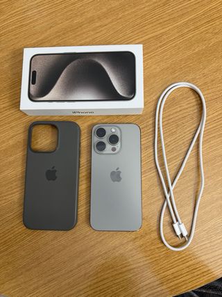 OFERTA! Iphone 15 pro con accesorios