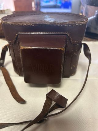 Camara de fotos vintage con funda. Coleccion.