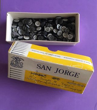 Dos cajas de botones San Jorge Vintage