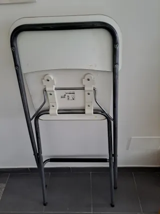 Conjunto mesa plegable y taburetes