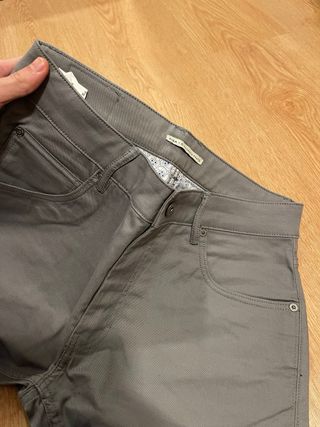 Pantalones grises