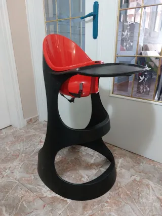 Trona bebé roja y negra