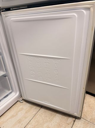 Indesit marca nevera gris casi nuevo