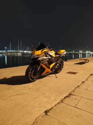 Suzuki GSXR 600 K8 Deportiva