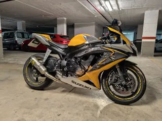 Suzuki GSXR 600 K8 Deportiva