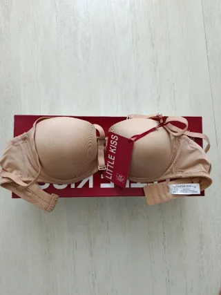 Sujetador de quitar los tirantes