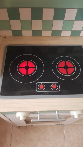 Cocinita de madera con luz y sonido. Buen estado.