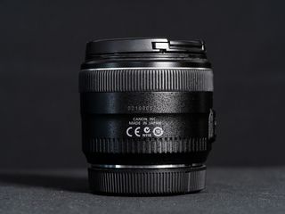 Canon EF 35mm f/2 IS USM