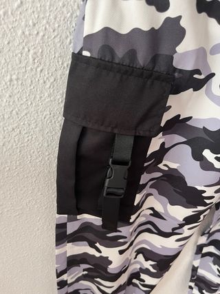 Pantalón cargo camuflaje militar gris y negro
