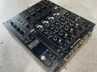 Pioneer DJ DJM-900NXS2 + Case