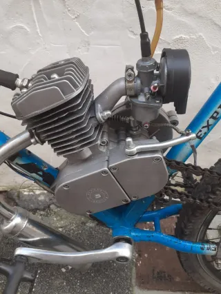 Bici con motor funcionando bien