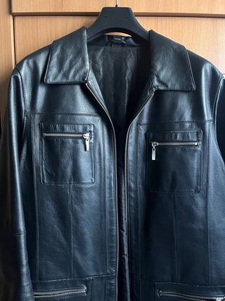 Chaqueta negra de cuero