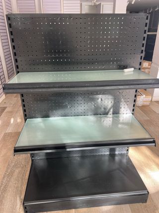 Estanterías varios perfecto estado. Can Picafort