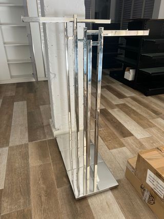 Estanterías varios perfecto estado. Can Picafort