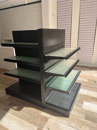 Estanterías varios perfecto estado. Can Picafort