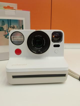 CAMARA POLAROID NOW INSTANT CAMAR 3RA GENERATION + CAJA