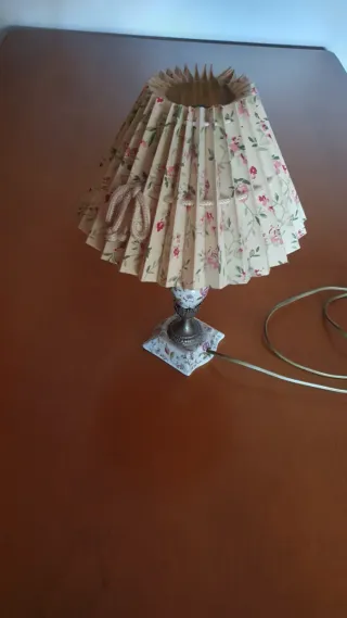 Lámpara de sobremesa porcelana y bronce a juego