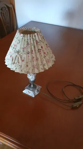 Lámpara de sobremesa porcelana y bronce a juego