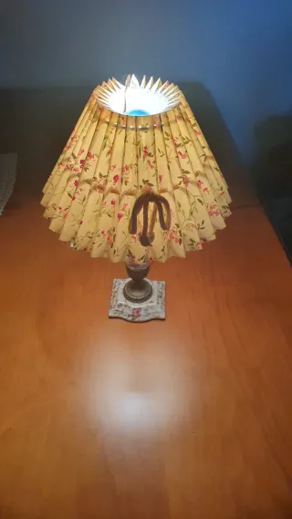 Lámpara de sobremesa porcelana y bronce a juego