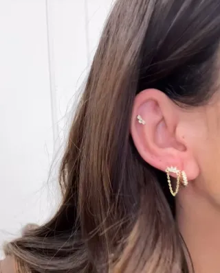 Coppia orecchini foglia con catenina